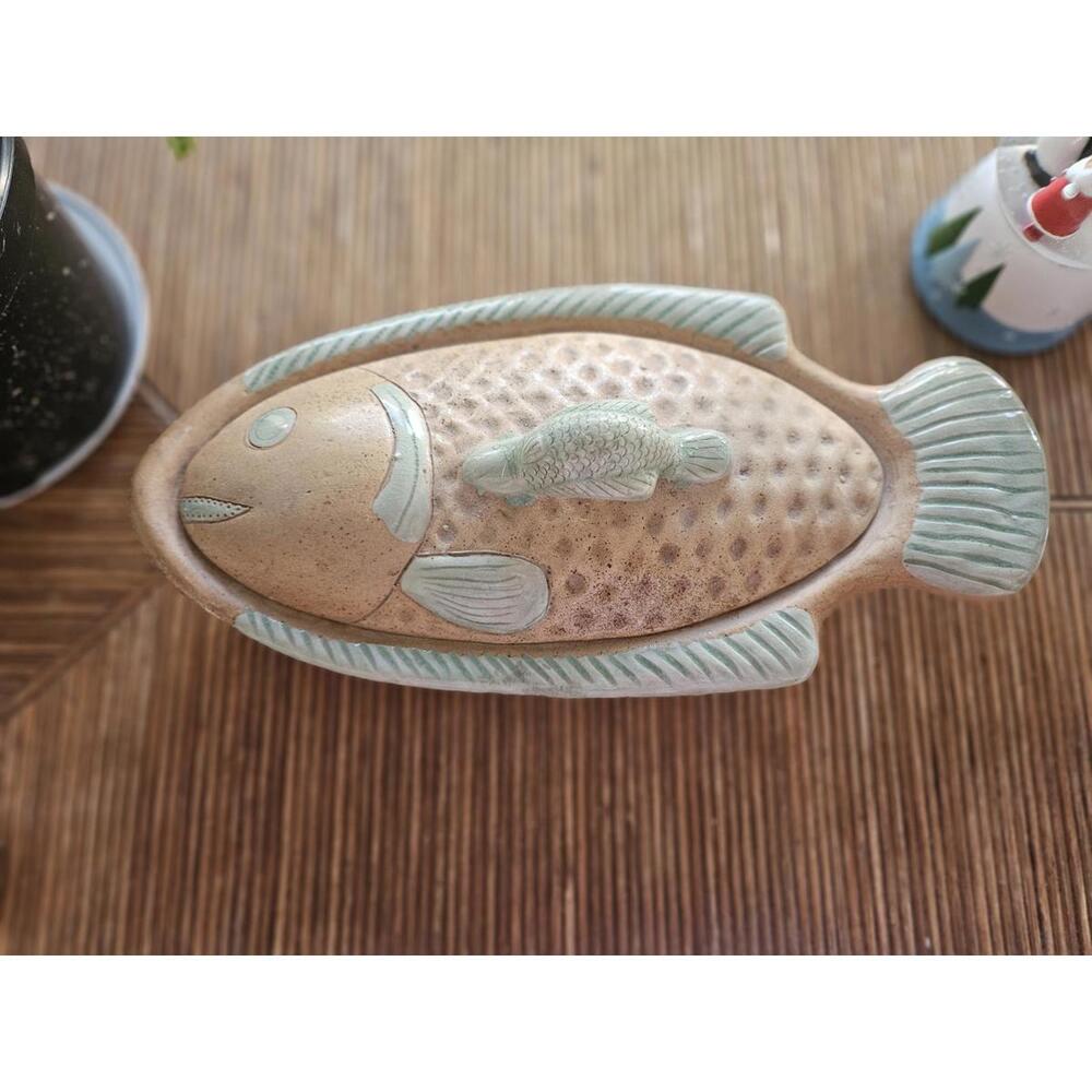 Covered fish pottery